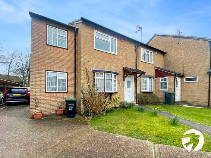 4 Bedroom House To Rent In Walsham Road, Chatham, Kent, ME5