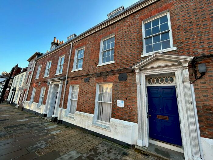 5 Bedroom Town House To Rent In Quay Street, Newport, PO30