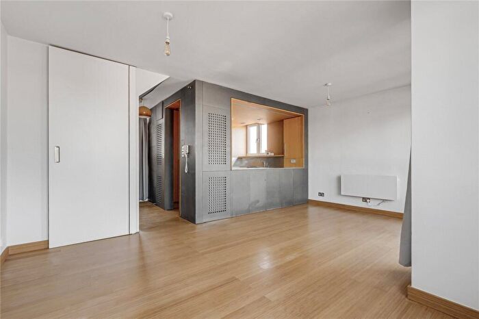 2 Bedroom Maisonette To Rent In Trevelyan House, Morpeth Street, London, E2