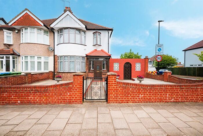 3 Bedroom Semi-Detached House For Sale In Sidcup Road, Eltham, SE9