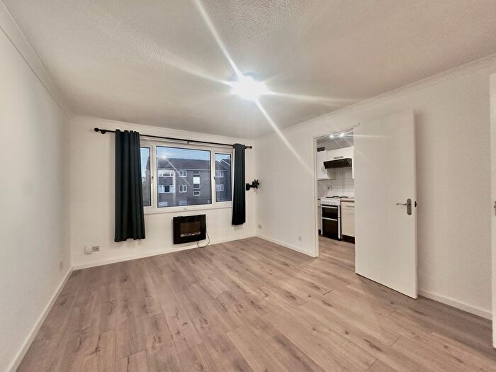 1 Bedroom Flat To Rent In Coleridge Way, BR6