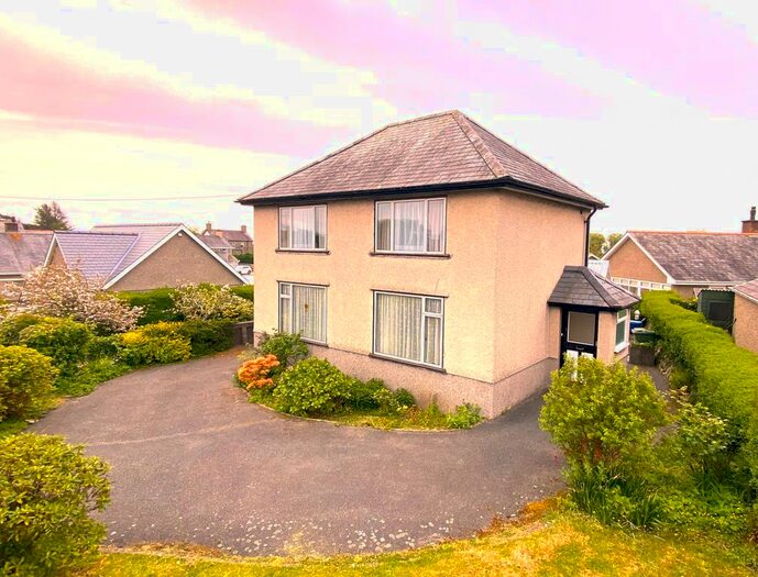 3 Bedroom Detached House For Sale In Chwilog, Pwllheli, LL53