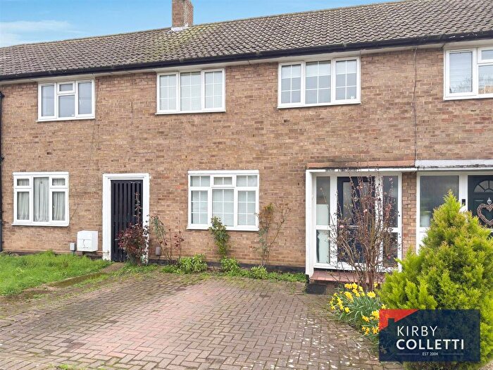 3 Bedroom Terraced House For Sale In Dewhurst Road, Cheshunt, EN8