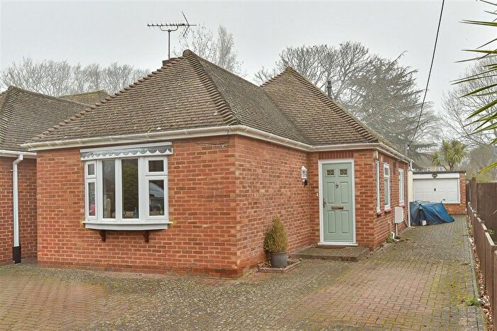 2 Bedroom Detached Bungalow For Sale In Cambridge Road, Wigmore, Gillingham, Kent, ME8