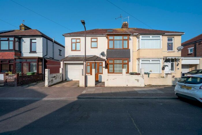 4 Bedroom House To Rent In Paignton Avenue, Portsmouth, PO3