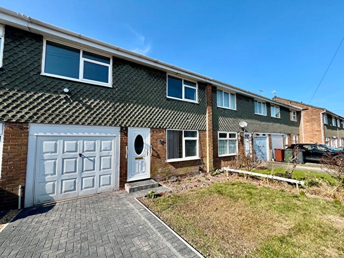 4 Bedroom Property To Rent In Brookhill Close, Leeds, LS17