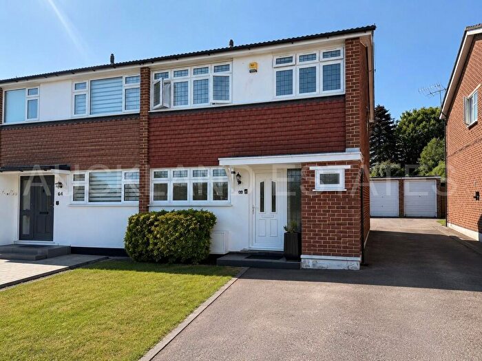 3 Bedroom Semi Detached House For Sale In Sherwood Avenue, Potters Bar, EN6