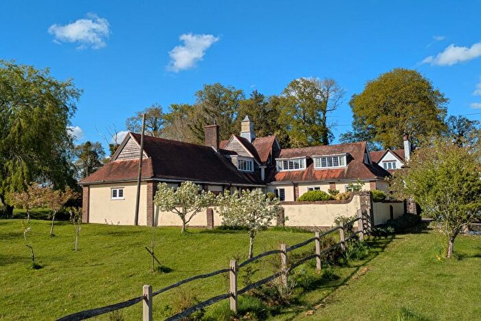 4 Bedroom Detached House For Sale In The Mount, Ifield, RH11