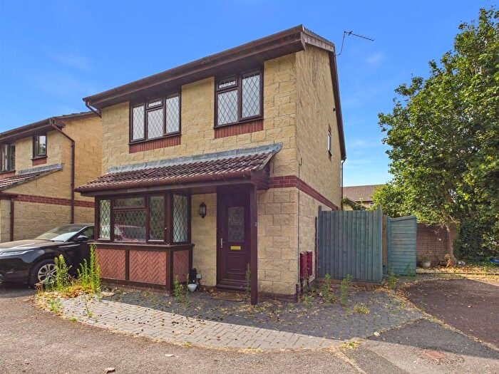3 Bedroom Link Detached House For Sale In Thomas Moore Close, Churchdown, Gloucester, GL3
