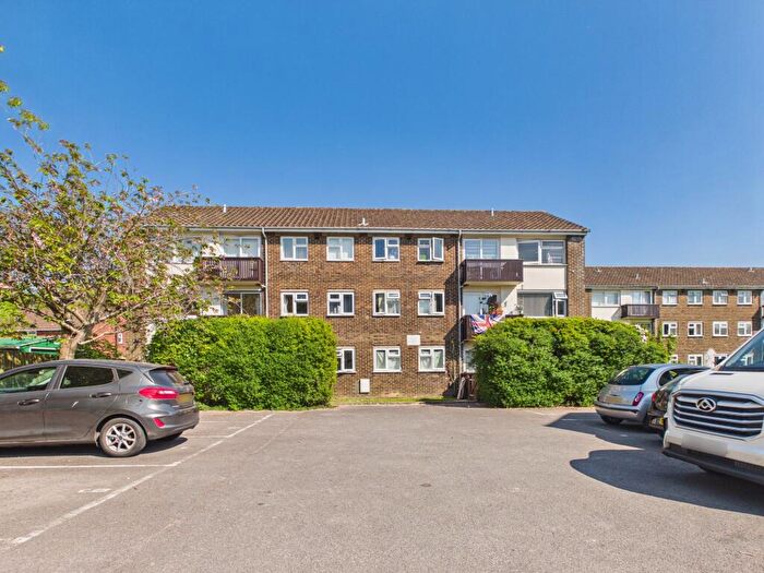 1 Bedroom Flat For Sale In Thames Court, Crombie Close, Waterlooville, PO8