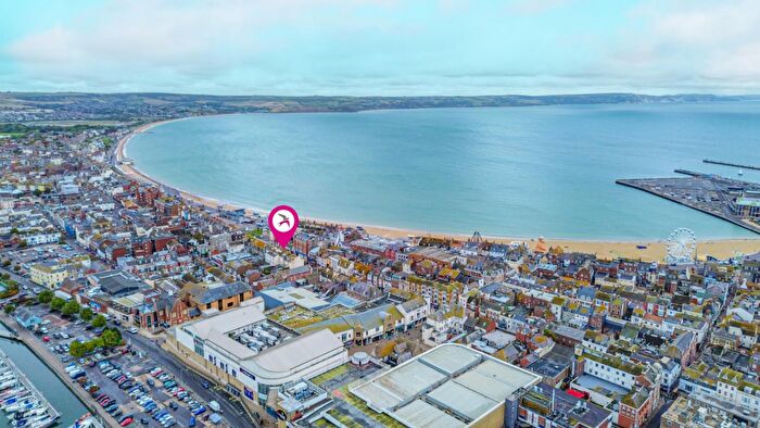 2 Bedroom Apartment For Sale In Glocuester Mews, Weymouth, DT4