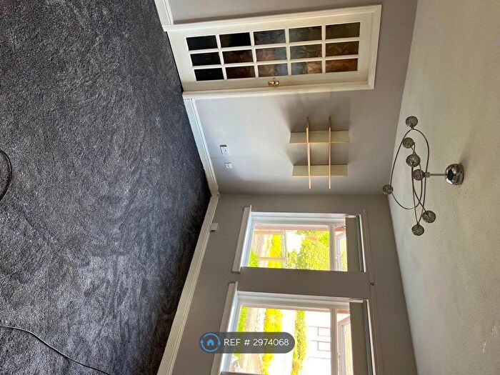 2 Bedroom Flat To Rent In Mallard Rd, Glasgow, G81