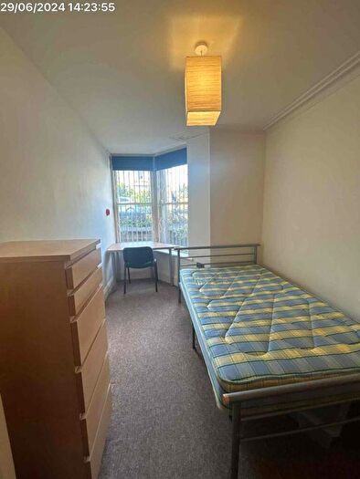 3 Bedroom Flat To Rent In Alma Road, Bristol, BS8