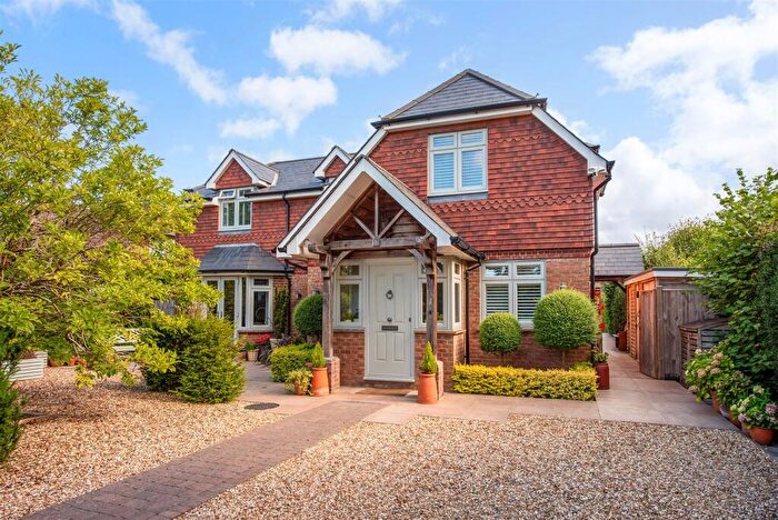4 Bedroom Detached House For Sale In Fullers Road, Rowledge, Farnham, GU10