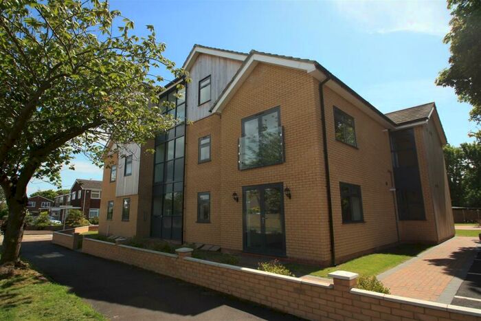 2 Bedroom Apartment To Rent In Barnstaple Road, Thorpe Bay, SS1