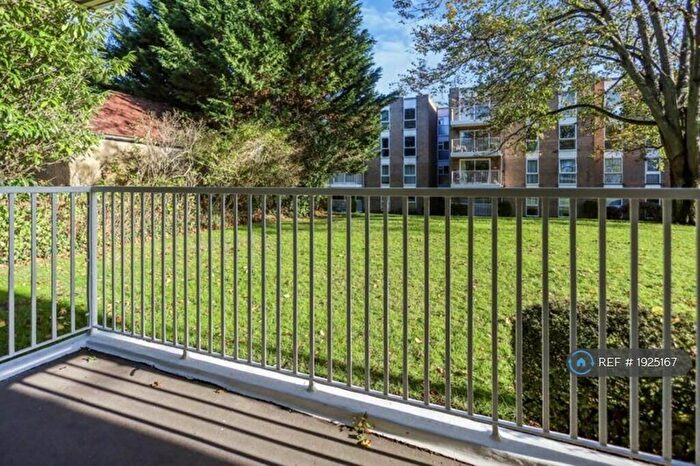 2 Bedroom Flat To Rent In Meyrick Court, Bournemouth, BH2