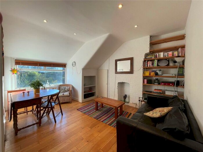 2 Bedroom Apartment To Rent In Hillfield Avenue, London, N8