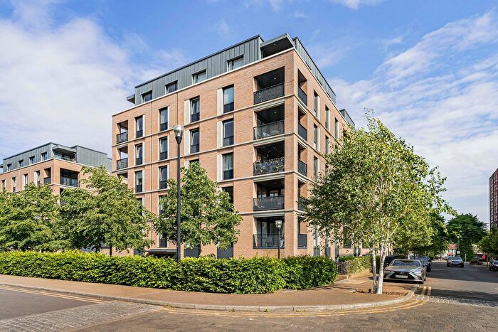 1 Bedroom Flat For Sale In Denman Avenue, Southall, UB2