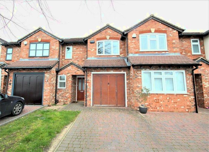 3 Bedroom Town House To Rent In Layters Avenue, Chalfont St Peter, SL9