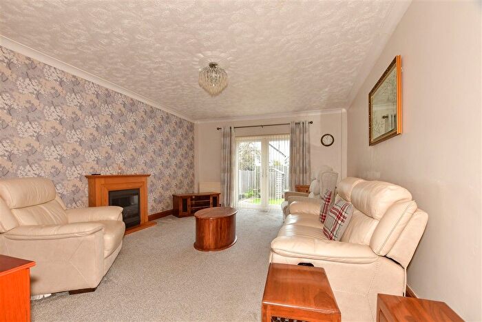 2 Bedroom Detached Bungalow For Sale In Linden Avenue, Herne Bay, Kent, CT6