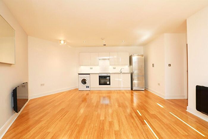 1 Bedroom Apartment For Sale In Bute Terrace, Cardiff, CF10
