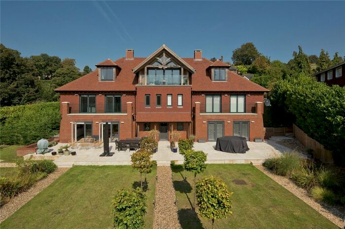 2 Bedroom Flat To Rent In Northdown Lane, Guildford, Surrey, GU1