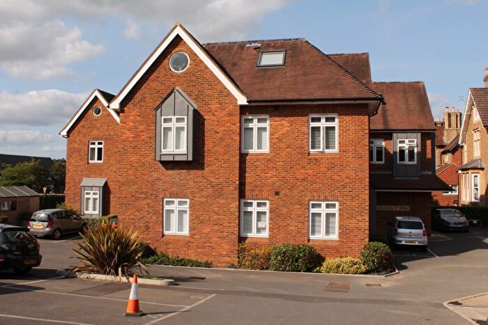 2 Bedroom Flat To Rent In Croft Road, Godalming, Surrey, GU7