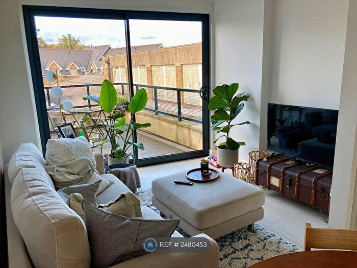 2 Bedroom Maisonette To Rent In Vale End, London, SE22