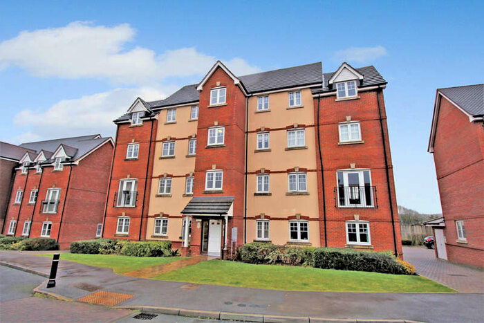 2 Bedroom Flat To Rent In Garstons Way, Holybourne, GU34