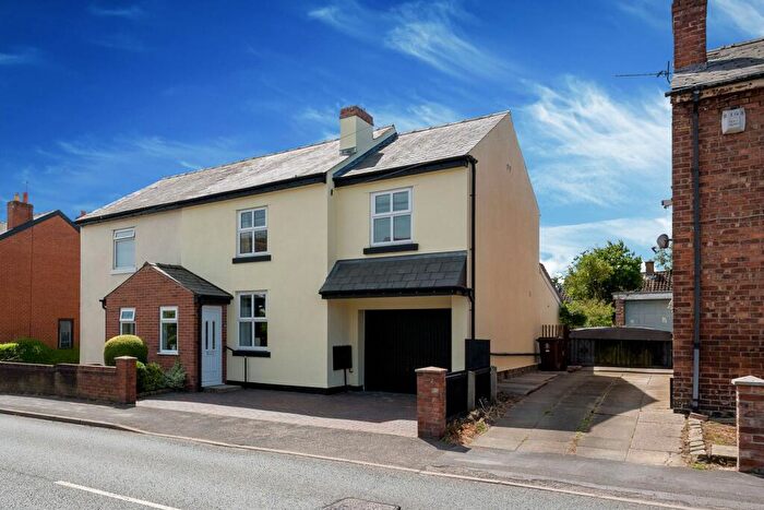 3 Bedroom Semi-Detached House For Sale In Wigan Road, Westhead, L40