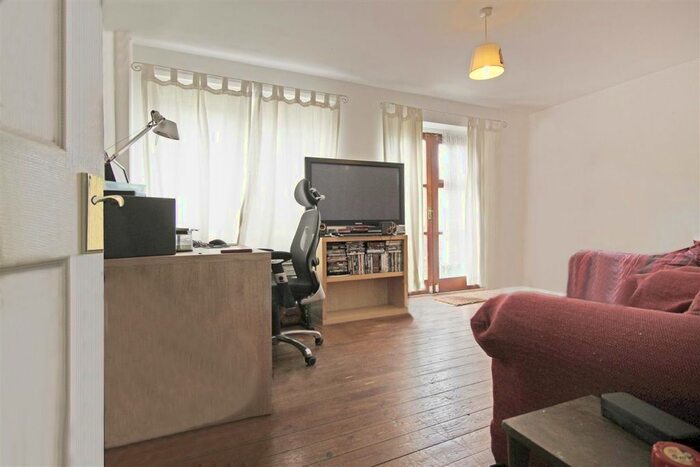 3 Bedroom Mews To Rent In Sycamore Avenue, London, E3