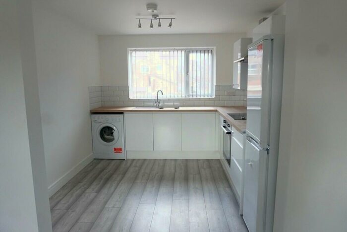 Apartment To Rent In Third Avenue, Nottingham, NG7