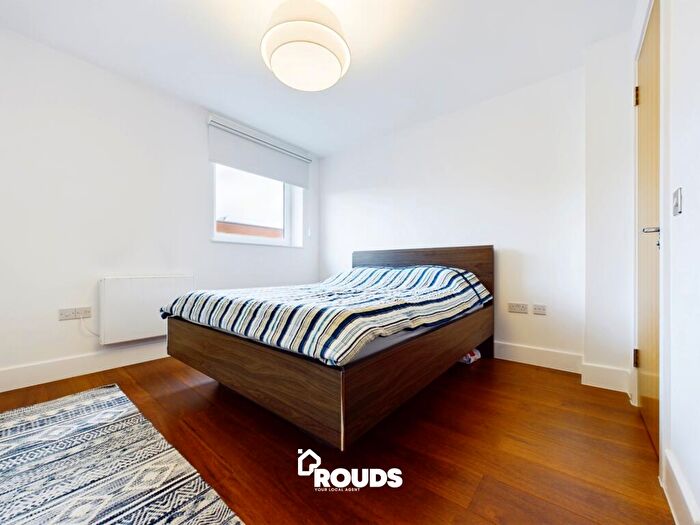 2 Bedroom Flat To Rent In Apartment, Bell Barn Road, Birmingham, West Midlands, B15