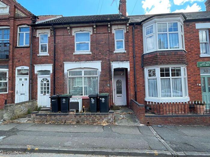 2 Bedroom Maisonette For Sale In Queen Street, Rushden, Northamptonshire, NN10
