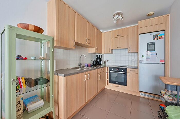 2 Bedroom Flat For Sale In Point Pleasant, Wandsworth, London, SW18