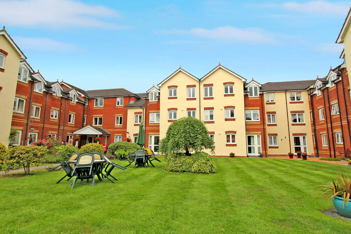 1 Bedroom Apartment For Sale In Willow Court, Ackender Road, Alton, Hampshire, GU34