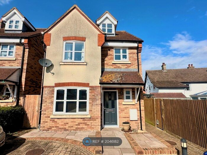3 Bedroom Detached House To Rent In Fordham Courtyard, Stotfold, Hitchin, SG5