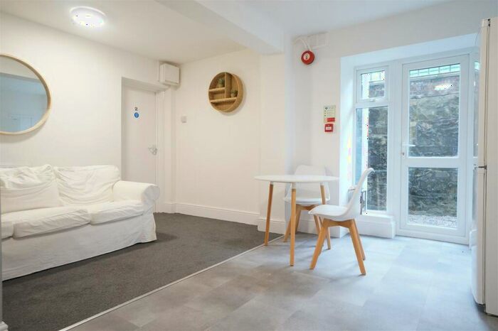 2 Bedroom Apartment To Rent In Holyhead Road, Bangor, LL57