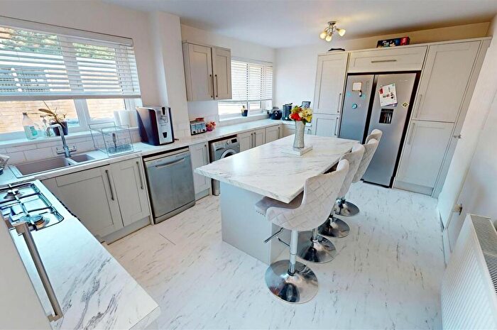 3 Bedroom Detached House For Sale In Moss Vale Road, Urmston, Manchester, M41