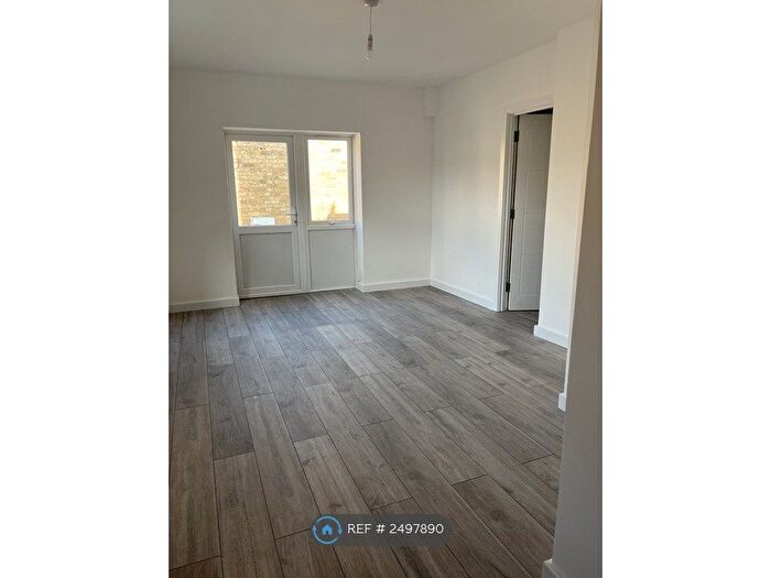 1 Bedroom Flat To Rent In Market Street, Ely, CB7