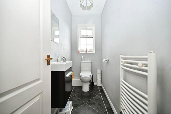 5 Bedroom Detached House For Sale In Layton Avenue, Rawdon, Leeds, LS19