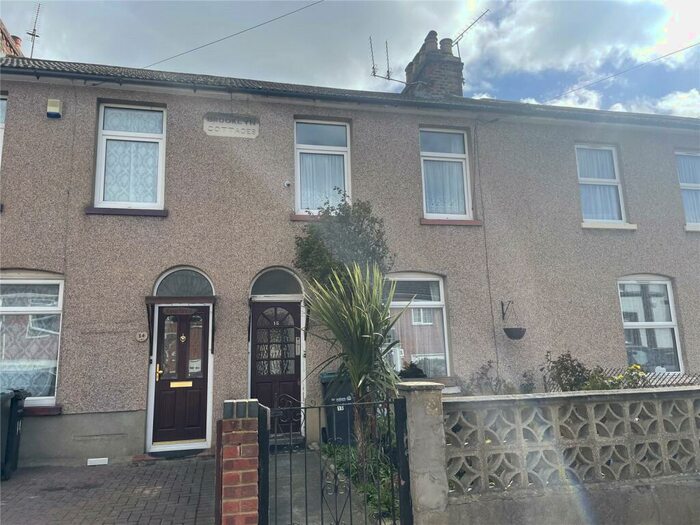 2 Bedroom House To Rent In Cambrian Grove, Gravesend, Kent, DA11