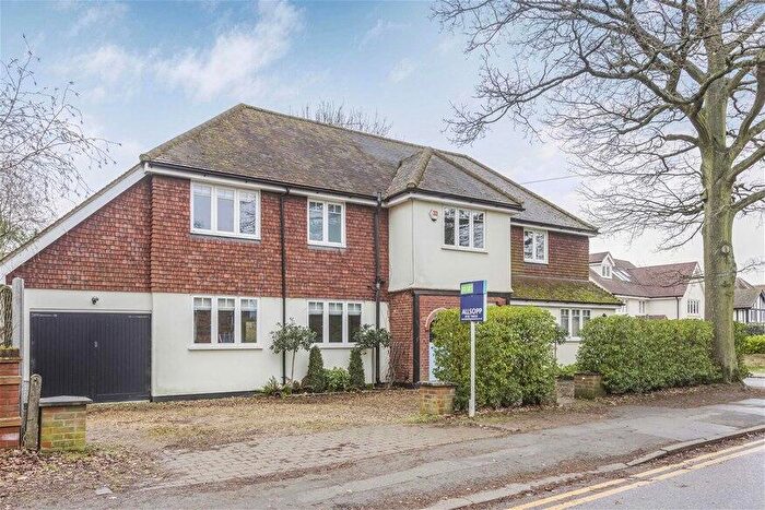 5 Bedroom Detached House To Rent In Roundwood Park, Harpenden, AL5