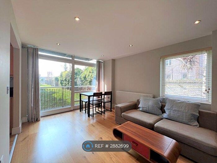 1 Bedroom Flat To Rent In Lowry House, London, E14
