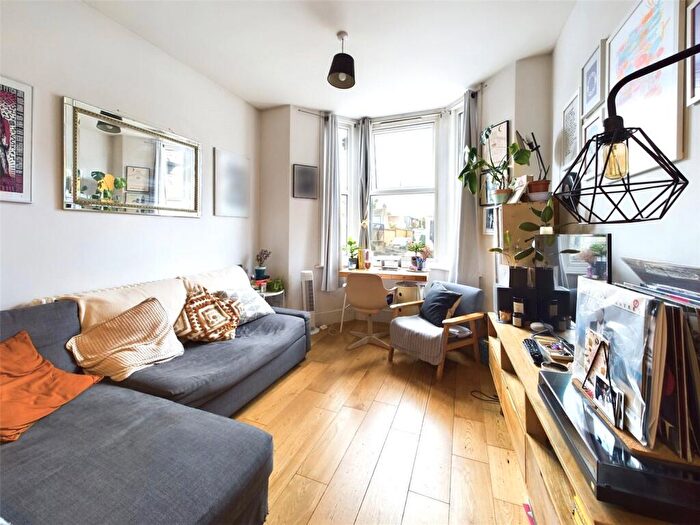 1 Bedroom Flat To Rent In Carisbrooke Road, Walthamstow, London, E17
