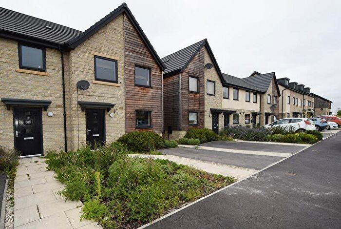 3 Bedroom Town House To Rent In Park Way, Thurnscoe, S63