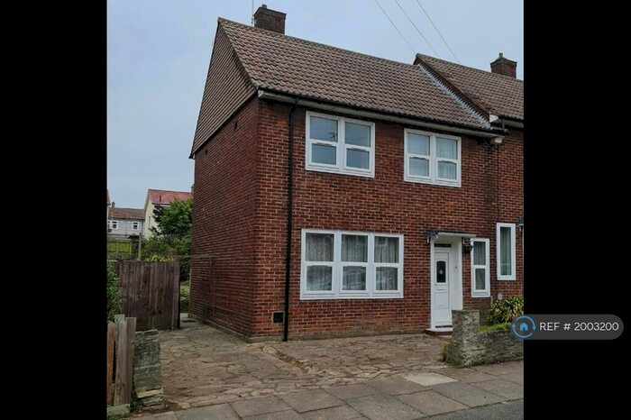 3 Bedroom Semi-Detached House To Rent In Dursley Road, London, SE3