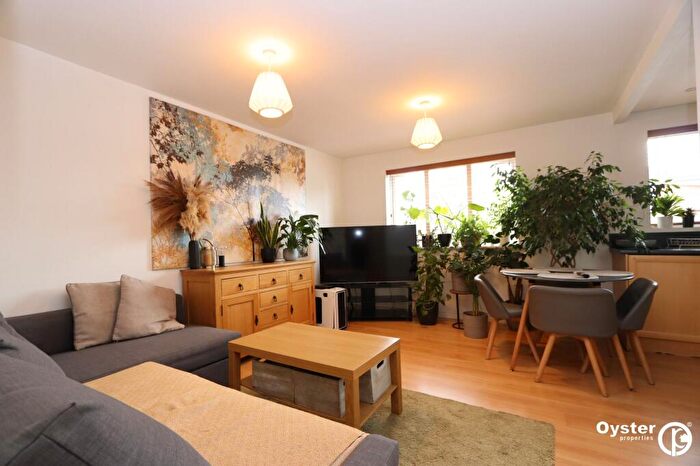 2 Bedroom Flat To Rent In Yukon Road, Broxbourne, EN10