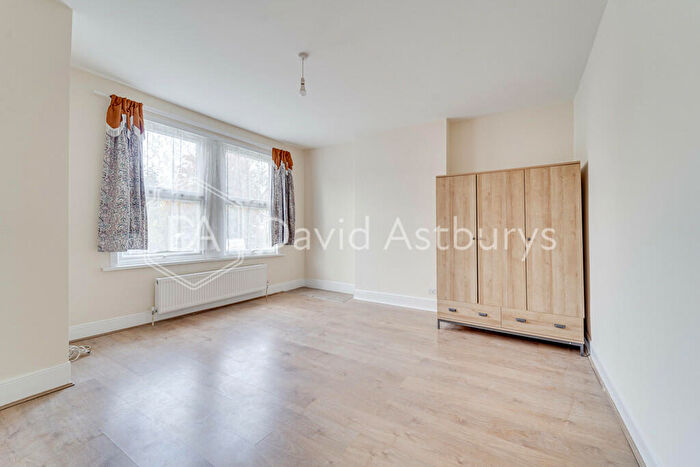 3 Bedroom Semi-Detached House To Rent In Avenue Road, Southgate, London, N14