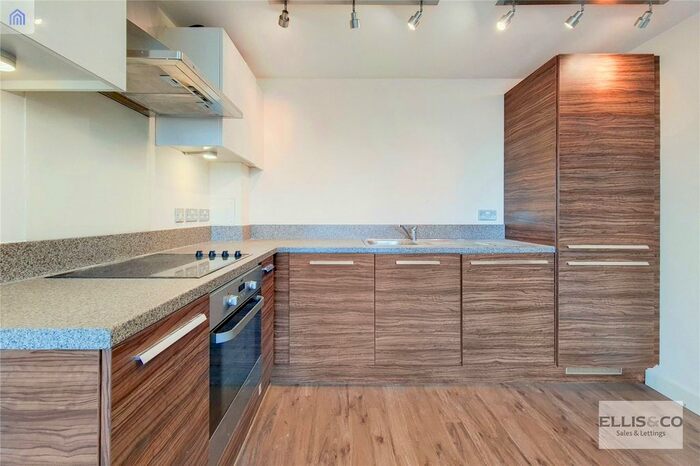 2 Bedroom Flat To Rent In The Green, Southall, UB2